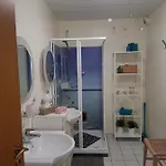 Hideout 아파트 *